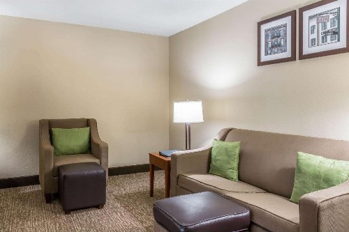 Comfort Inn Savannah - image 28
