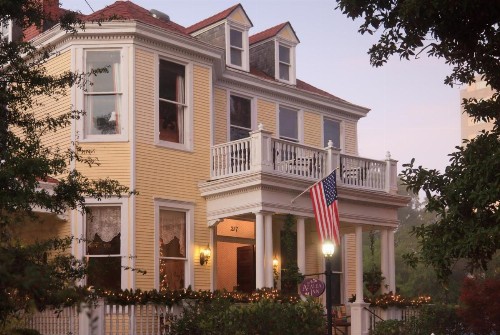 Azalea Inn and Villas - image 18