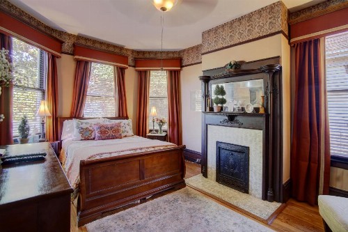 Azalea Inn and Villas - image 32