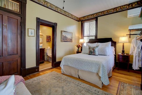 Azalea Inn and Villas - image 34