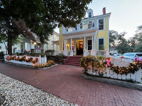 Azalea Inn and Villas - image 35