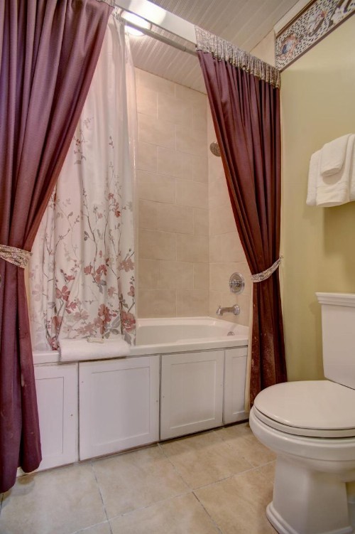 Azalea Inn and Villas - image 40