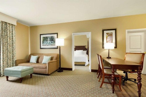 Embassy Suites Savannah Historic District - image 30