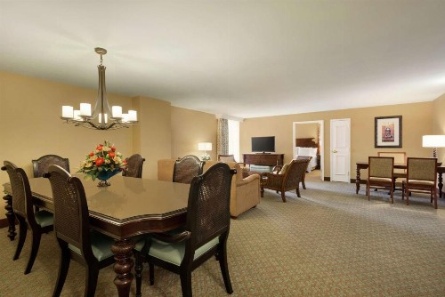 Embassy Suites Savannah Historic District - image 8