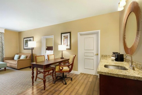 Embassy Suites Savannah Historic District - image 9