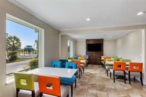 Days Inn by Wyndham Savannah Gateway I-95 - image 11