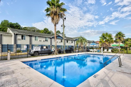Days Inn by Wyndham Savannah Gateway I-95 - image 17
