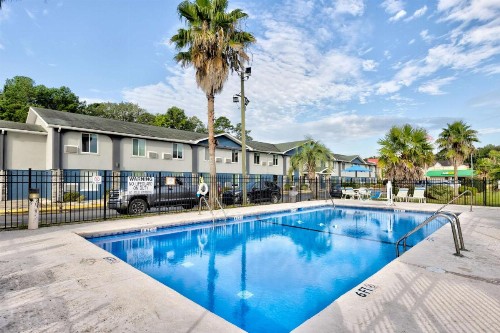 Days Inn by Wyndham Savannah Gateway I-95 - image 19