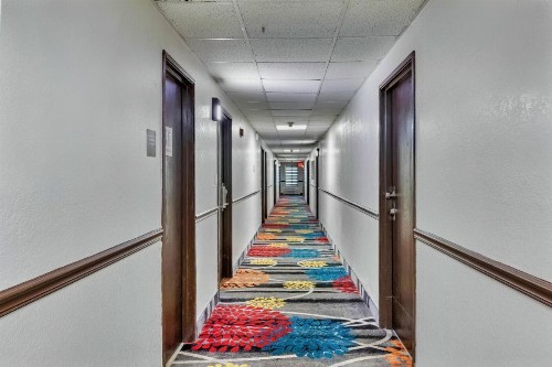 Days Inn by Wyndham Savannah Gateway I-95 - image 6