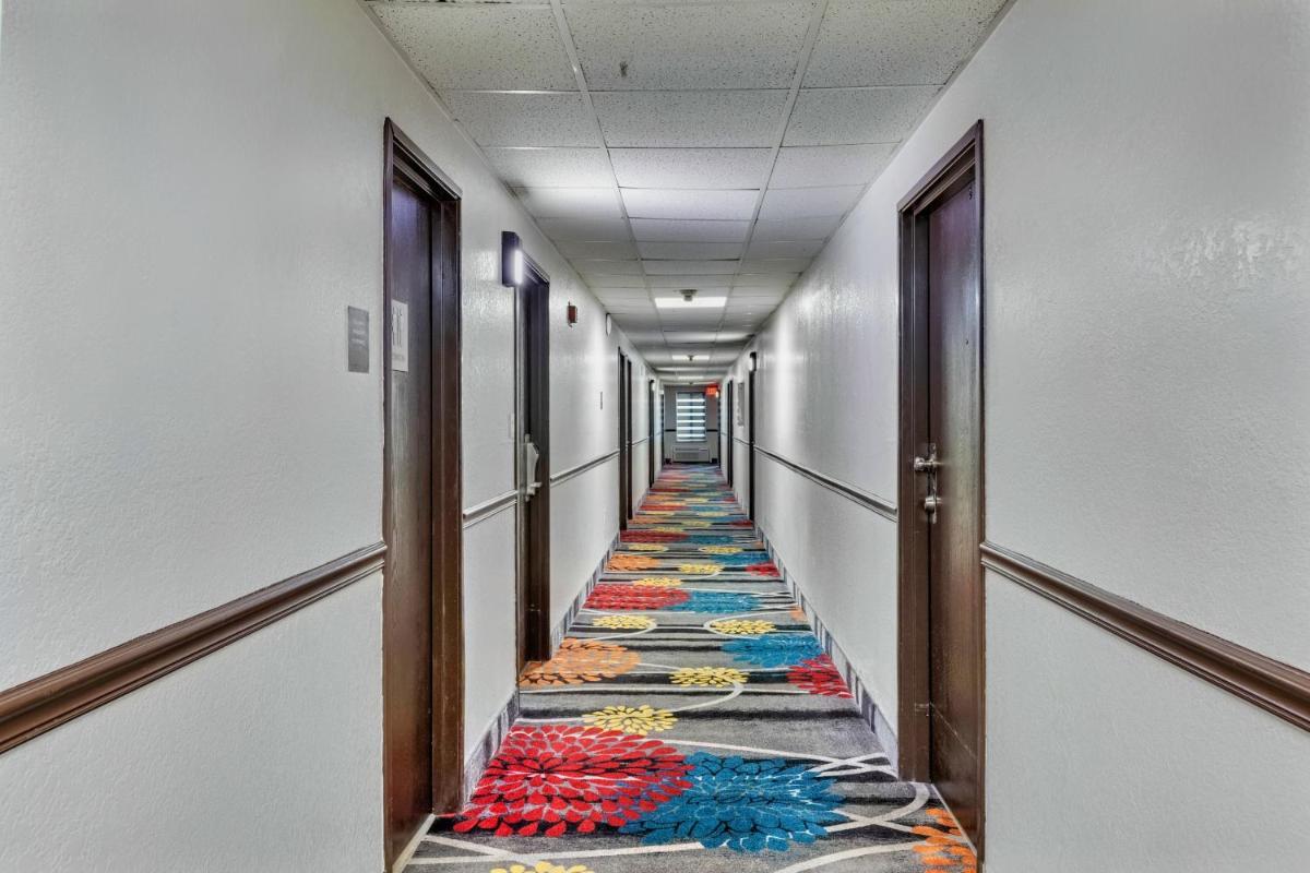 Days Inn by Wyndham Savannah Gateway I-95 - image 6