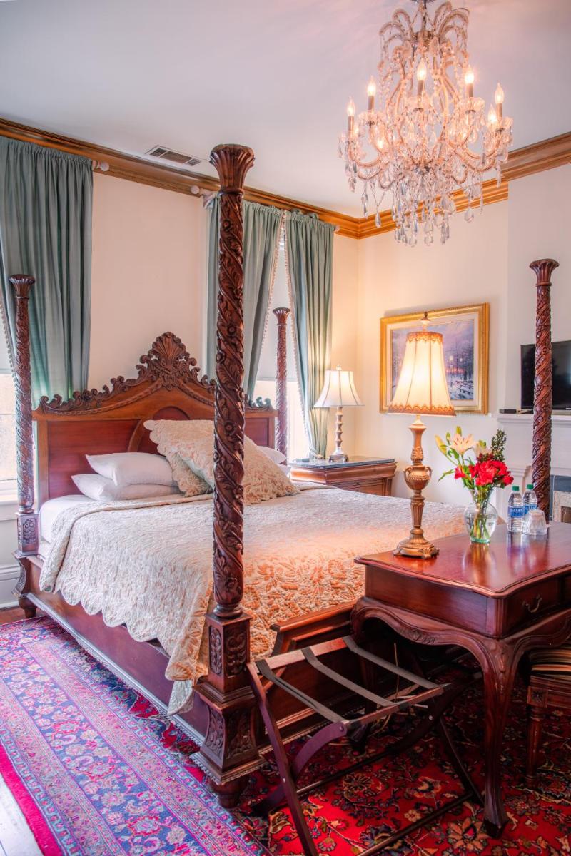 Justine Inn Savannah - image 7
