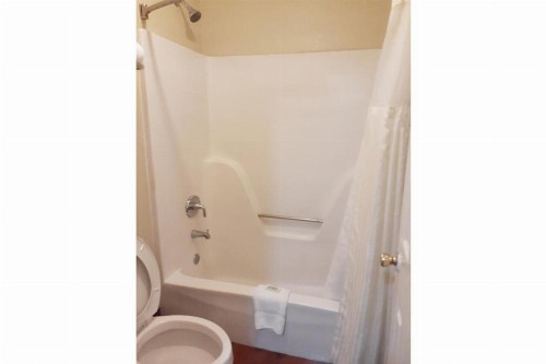 Travelodge by Wyndham Savannah Midtown - image 21