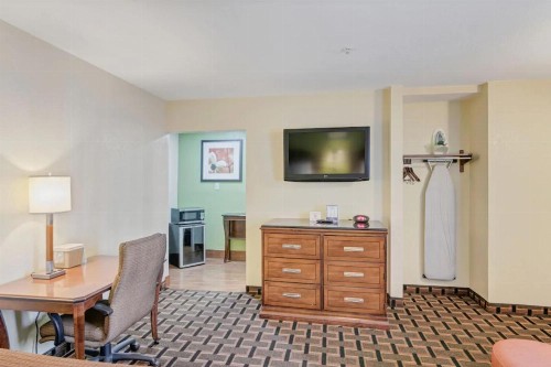 Travelodge by Wyndham Savannah Midtown - image 28