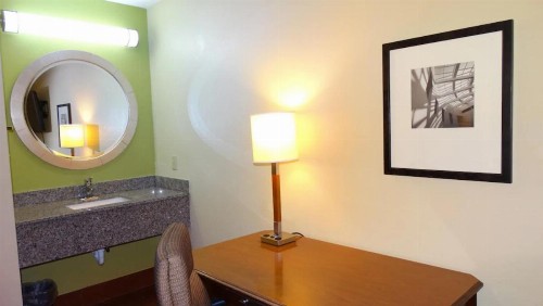 Travelodge by Wyndham Savannah Midtown - image 31