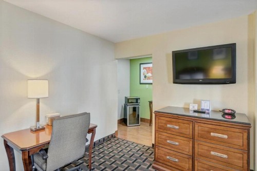 Travelodge by Wyndham Savannah Midtown - image 32