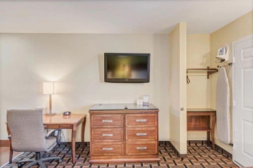 Travelodge by Wyndham Savannah Midtown - image 33