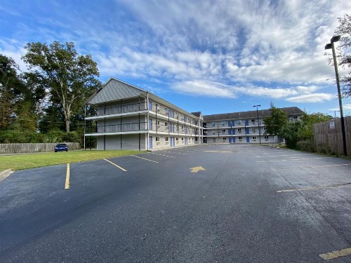 Savannah Garden Inn - image 2