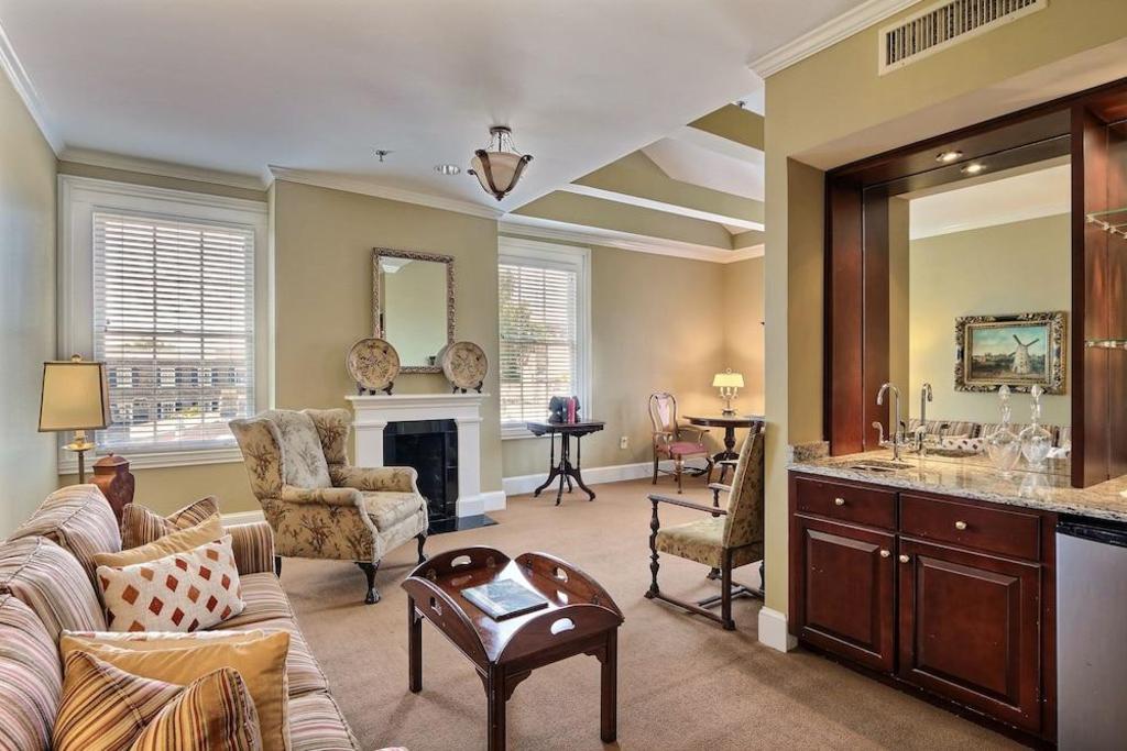 The Presidents' Quarters Inn - image 2