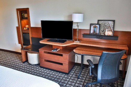 Fairfield Inn & Suites by Marriott Savannah Midtown - image 11