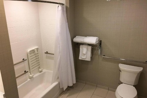 Fairfield Inn & Suites by Marriott Savannah Midtown - image 12