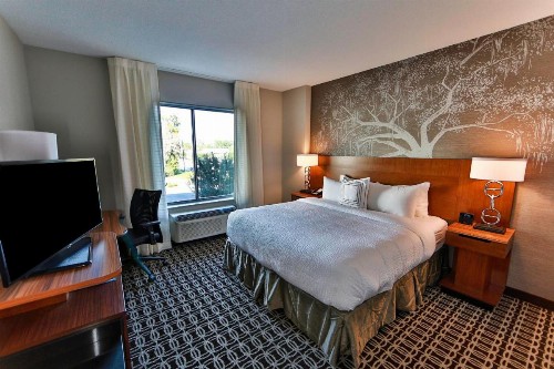 Fairfield Inn & Suites by Marriott Savannah Midtown - image 14