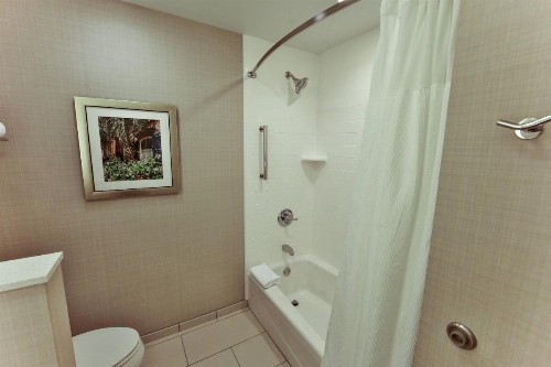 Fairfield Inn & Suites by Marriott Savannah Midtown - image 16