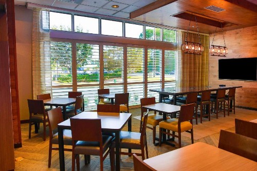 Fairfield Inn & Suites by Marriott Savannah Midtown - image 26