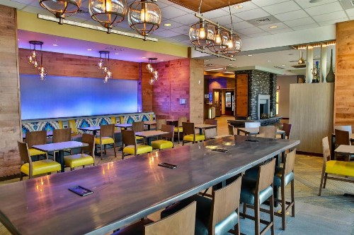 Fairfield Inn & Suites by Marriott Savannah Midtown - image 3