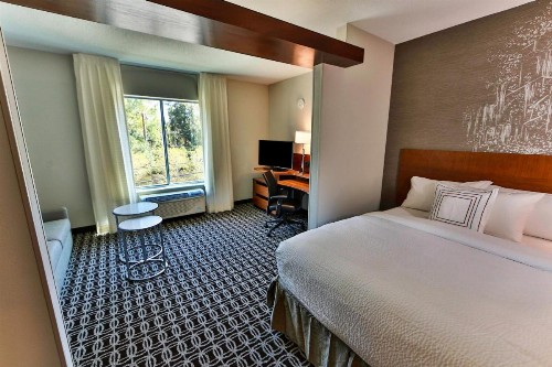 Fairfield Inn & Suites by Marriott Savannah Midtown - image 32