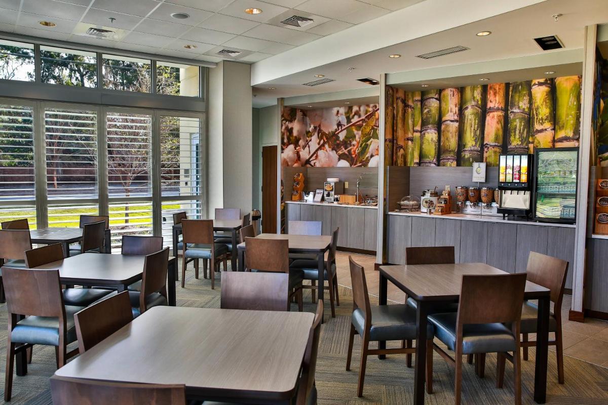 Fairfield Inn & Suites by Marriott Savannah Midtown - image 6