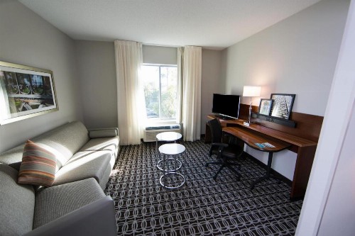 Fairfield Inn & Suites by Marriott Savannah Midtown - image 7