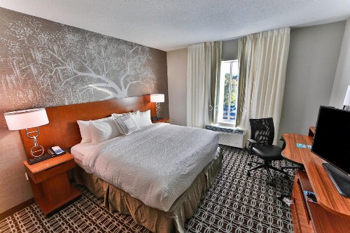Fairfield Inn & Suites by Marriott Savannah Midtown - image 9
