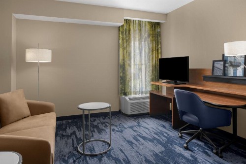 Fairfield Inn & Suites by Marriott Savannah Downtown/Historic District - image 10