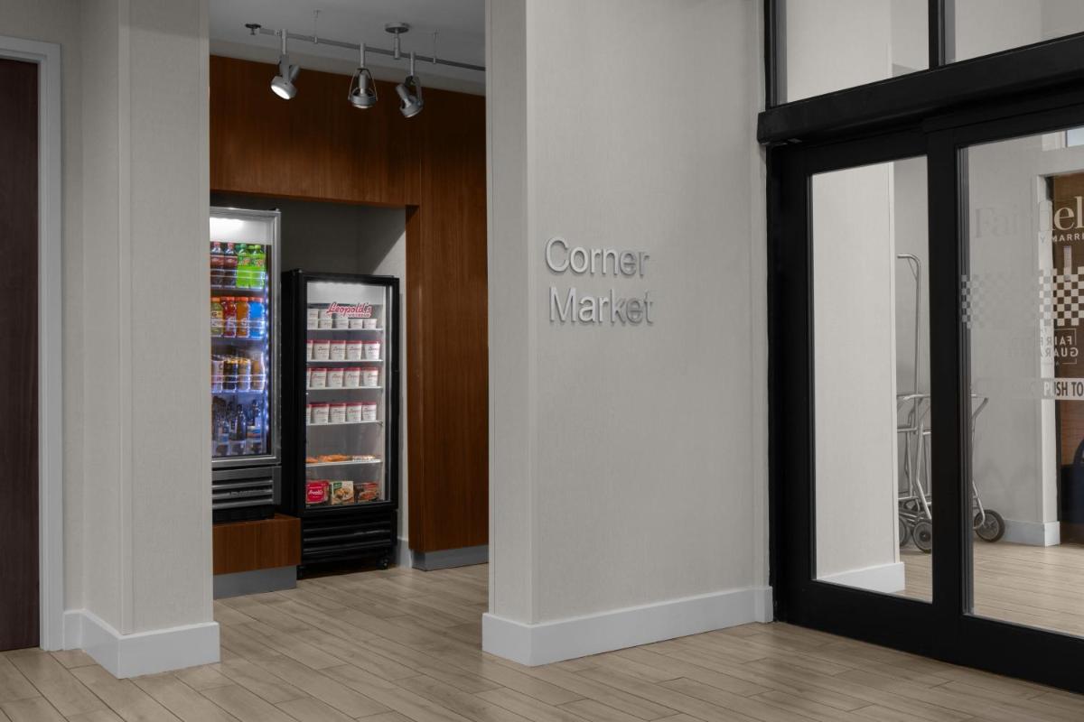 Fairfield Inn & Suites by Marriott Savannah Downtown/Historic District - image 2