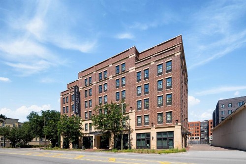 Fairfield Inn & Suites by Marriott Savannah Downtown/Historic District - image 8