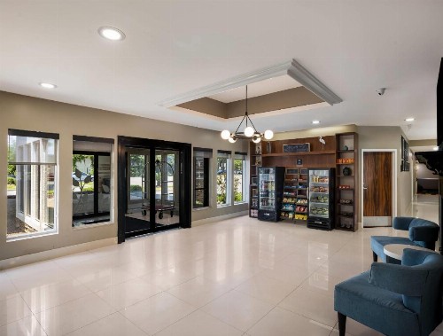 Clarion Inn & Suites Savannah Midtown - image 10