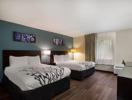 Clarion Inn & Suites Savannah Midtown - image 12