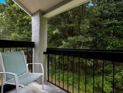 Clarion Inn & Suites Savannah Midtown - image 15