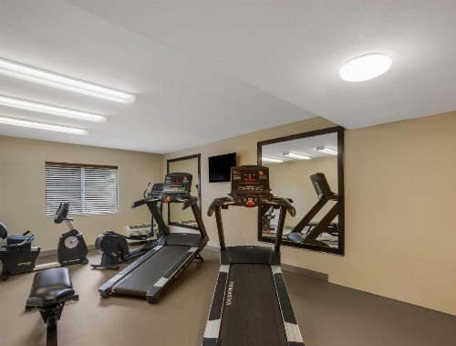 Clarion Inn & Suites Savannah Midtown - image 36
