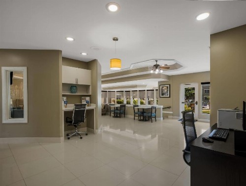Clarion Inn & Suites Savannah Midtown - image 37