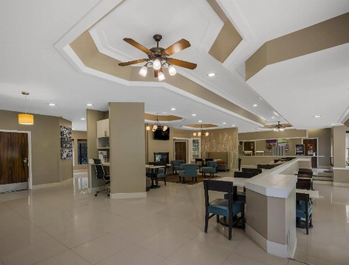Clarion Inn & Suites Savannah Midtown - image 4