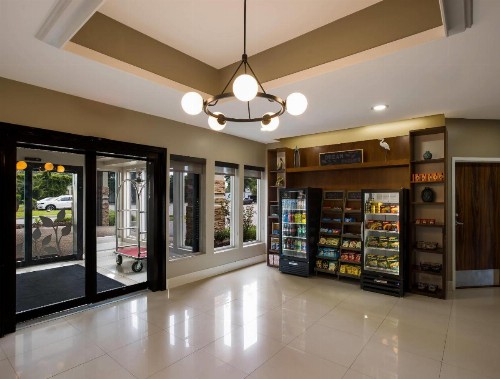 Clarion Inn & Suites Savannah Midtown - image 43