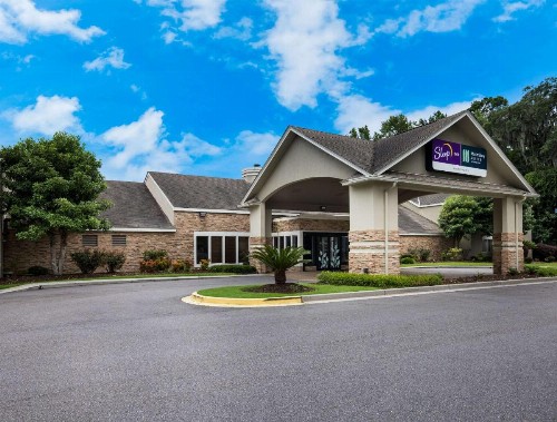 Clarion Inn & Suites Savannah Midtown - image 46