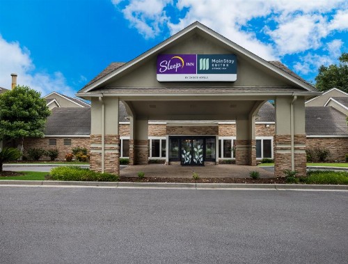 Clarion Inn & Suites Savannah Midtown - image 48