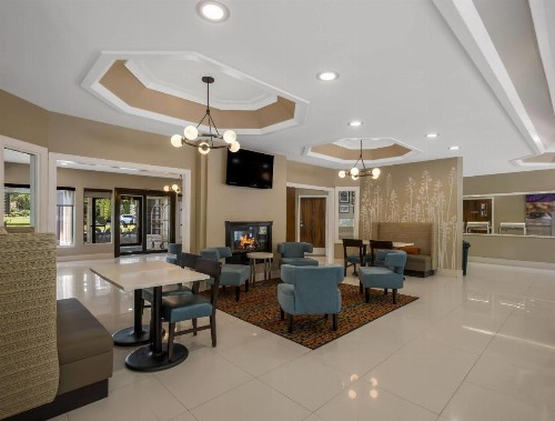 Clarion Inn & Suites Savannah Midtown - image 6