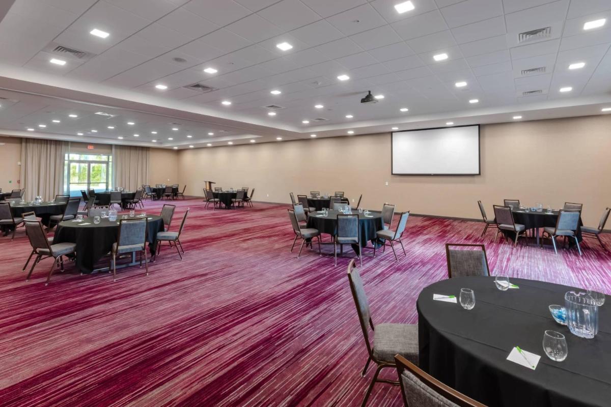 Courtyard by Marriott Savannah Airport - image 3