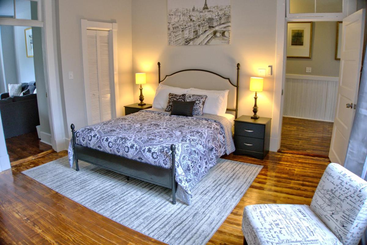 2 Bedroom Newly Renovated Townhome in Historic Savannah - image 6