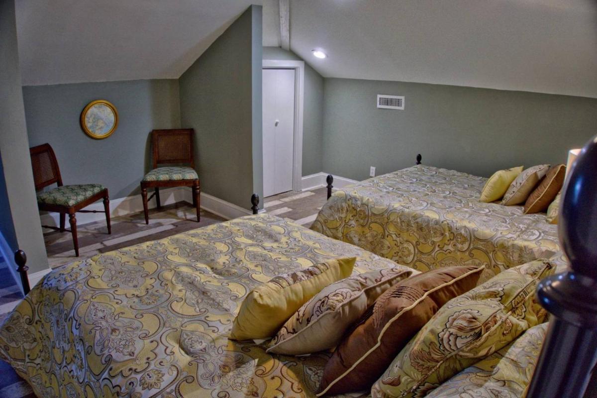 Beautiful 6 Bed 5 Bath Historic Savannah Home - image 6