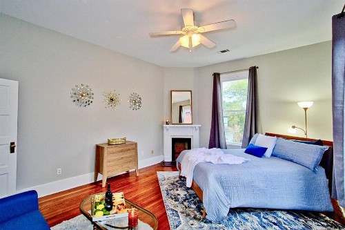 2 Bedroom Renovated Townhouse in Downtown Savannah - image 10