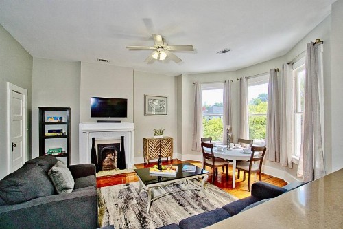 2 Bedroom Renovated Townhouse in Downtown Savannah - image 11